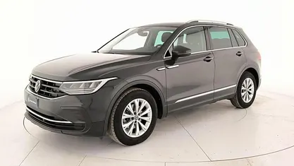 Grigio urano Usata 2022 VW Tiguan Life SUV | 24.500 € (Super prezzo)