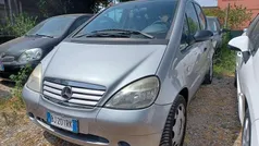 Grigio Usata 2000 Mercedes A160 Classic Tre volumi | 990 € (Ottimo prezzo)
