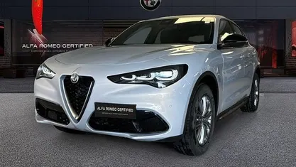 Usata 2023 Alfa Romeo Stelvio Super SUV | 39.850 € (Buon prezzo)