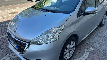 Usata Peugeot 208 Active 68 CV (50 kW) 2014 Grigio Utilitaria