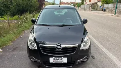 Usata Opel Agila Enjoy 65 CV (47 kW) 2010 Nero Utilitaria