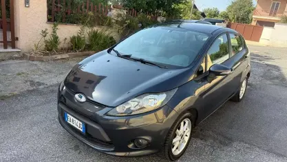 Usata Ford Fiesta Titanium 92 CV (67 kW) 2011 Marrone Berlina