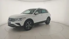 Valkoinen Käytetty 2022 VW Tiguan Elegance Katumaasturi | 29.400 € (Perustarjous)