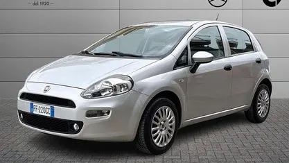 Usata Fiat Punto Lounge 69 CV (50 kW) 2016 Argento Utilitaria