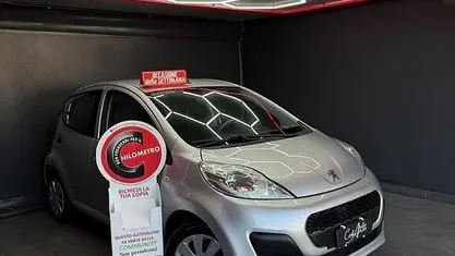 Grigio Usata 2013 Peugeot 107 Active Due volumi | 3999 € (Buon prezzo)
