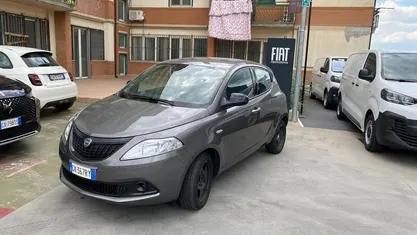 Grigio Usata 2023 Lancia Ypsilon Silver Due volumi | 12.900 € (Buon prezzo)
