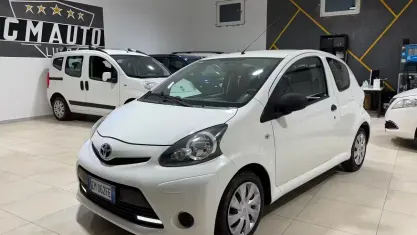 Usata Toyota Aygo Connect Style 68 CV (50 kW) 2013 Bianco Utilitaria