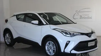 Begagnad Toyota C-HR Active 122 HK (89 kW) 2023 Vit SUV