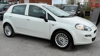 Usata Fiat Punto Lounge 75 CV (55 kW) 2015 Bianco Utilitaria