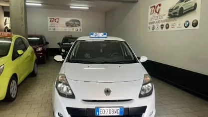 Usata Renault Clio II Dynamique 75 CV (55 kW) 2011 Bianco Berlina