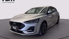 Moondust silver Usata 2024 Ford Focus ST-Line Tre volumi | 22.780 € (Buon prezzo)