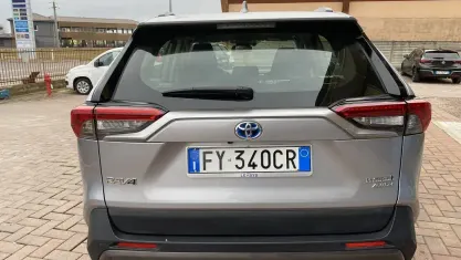 Usata Toyota RAV4 Hybrid Active 222 CV (163 kW) 2019 Argento SUV