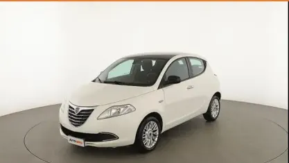 Usata Lancia Ypsilon Gold 70 CV (51 kW) 2015 Bianco Utilitaria