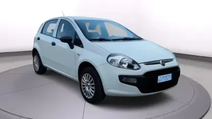 Usata Fiat Grande Punto 69 CV (50 kW) 2011 Bianco Utilitaria