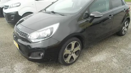 Usata Kia Rio Active 75 CV (55 kW) 2013 Nero metallizzato Berlina