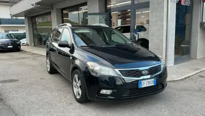 Usata Kia Ceed 90 CV (66 kW) 2011 Nero Utilitaria