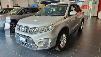 Grigio Usata 2019 Suzuki Vitara Cool SUV | 16.990 € (Buon prezzo)