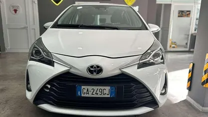Usata Toyota Yaris Active 72 CV (52 kW) 2019 Bianco Berlina