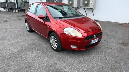 Usata Fiat Grande Punto 75 CV (55 kW) 2006 Rosso Utilitaria