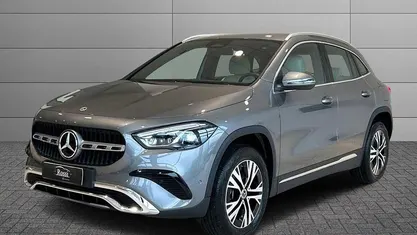 Bianco Nuova 2025 Mercedes GLA180 SUV | 54.200 €