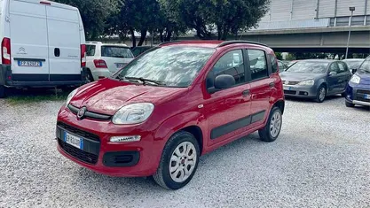 Usata Fiat Panda Lounge 85 CV (62 kW) 2013 Rosso Utilitaria