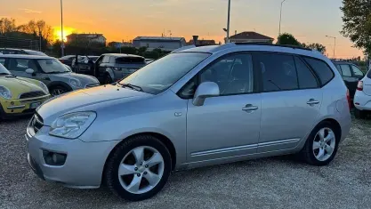 Usata Kia Carens EX 140 CV (102 kW) 2010 Grigio Monovolume