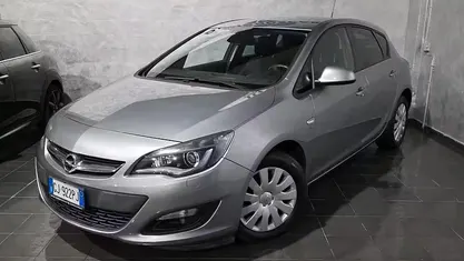 Usata Opel Astra Cosmo 140 CV (102 kW) 2014 Grigio Berlina