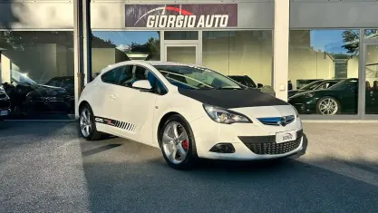 Usata Opel Astra GTC Cosmo 131 CV (96 kW) 2013 Bianco Berlina
