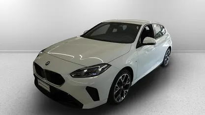 Alpin white pastello Usata 2024 BMW 118 Comfort Edition Due volumi | 36.000 € (Buon prezzo)