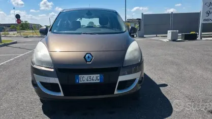 Usata Renault Scénic Luxe 110 CV (80 kW) 2010 Grigio Monovolume