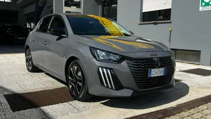 Usata Peugeot 208 Allure 101 CV (74 kW) 2025 Grigio selenium Utilitaria