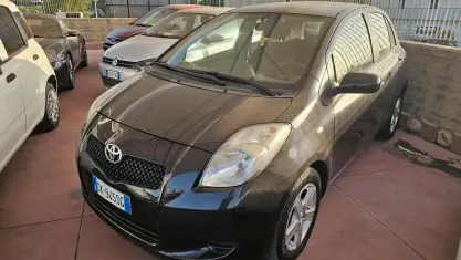 Usata Toyota Yaris Sol 100 CV (73 kW) 2009 Nero Utilitaria