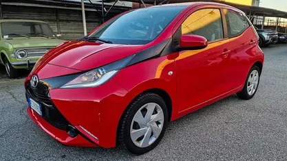 Usata Toyota Aygo Cool 69 CV (50 kW) 2016 Rosso Utilitaria