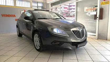 Begagnad Lancia Delta 120 HK (88 kW) 2009 Grå Halvkombi