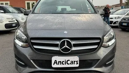 Usata Mercedes B180 109 CV (80 kW) 2016 Grigio Monovolume