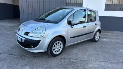 Usata Renault Modus 75 CV (55 kW) 2010 Grigio Monovolume