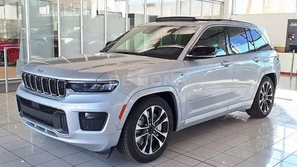 Grigio Nuova 2025 Jeep Grand Cherokee Overland SUV | 71.900 €