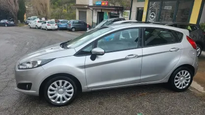 Usata Ford Fiesta 75 CV (55 kW) 2016 Grigio Utilitaria