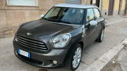 Usata Mini Cooper D Countryman 116 CV (85 kW) 2010 Marrone SUV