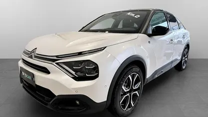 Usata Citroën e-C4 Shine 56 kW (77 CV) 2023 Pearl white Berlina