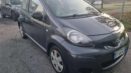 Grigio Usata 2009 Toyota Aygo Due volumi | 2900 € (Buon prezzo)