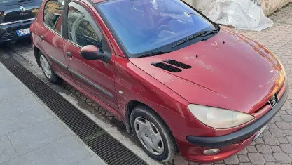 Usata Peugeot 206 68 CV (50 kW) 2002 Berlina