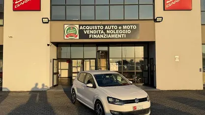 Bianco Usata 2011 VW Polo Comfortline Tre volumi | 5900 € (Buon prezzo)