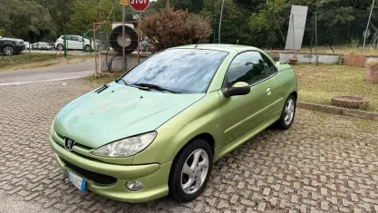 Usata Peugeot 206 CC 109 CV (80 kW) 2003 Verde Cabrio