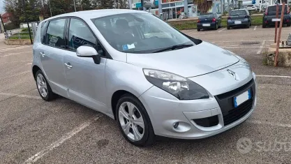 Usata Renault Scénic III Luxe 130 CV (95 kW) 2012 Grigio Monovolume