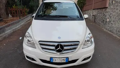 Usata Mercedes B180 109 CV (80 kW) 2011 Bianco Utilitaria
