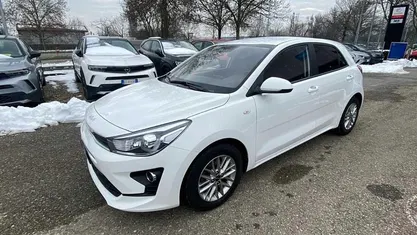 Bianco Usata 2023 Kia Rio Style Due volumi | 13.900 € (Buon prezzo)