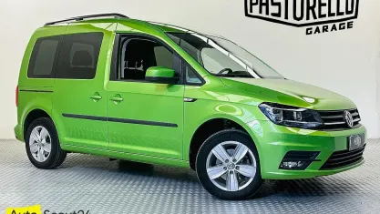 Usata VW Caddy Comfortline 102 CV (75 kW) 2020 Verde Monovolume