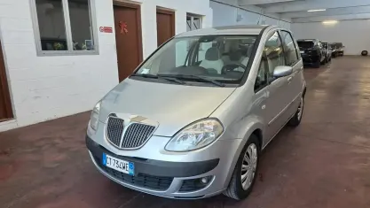 Usata Lancia Musa 95 CV (69 kW) 2005 Argento Monovolume
