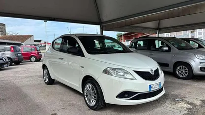 Usata Lancia Ypsilon Silver 95 CV (69 kW) 2016 Bianco Utilitaria